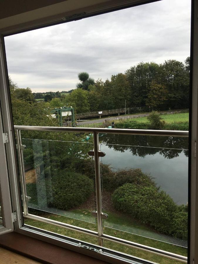 Penthouse Apartment On The River - 65 Skipper Way 성니오츠 외부 사진
